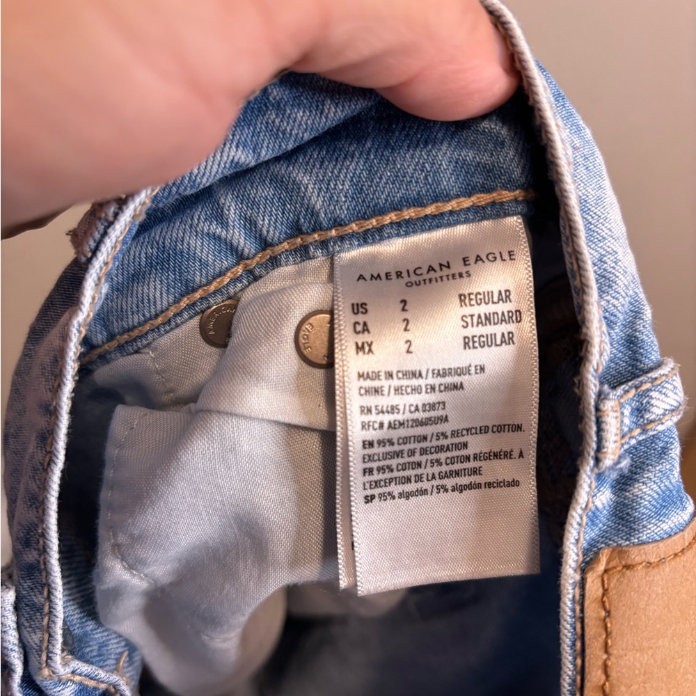 American Eagle Outfitters Ripped Light Blue Boyfriend Jeans - Picture 4 of 4